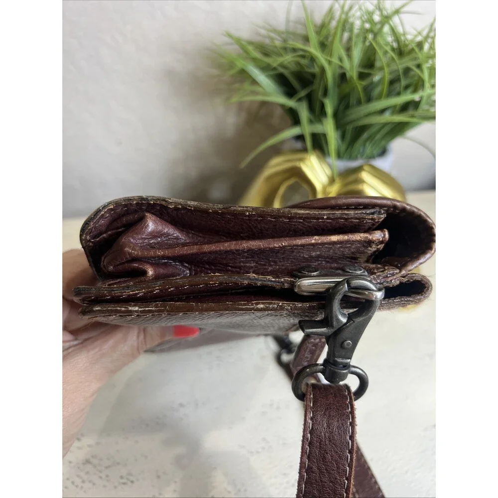 Vintage Mancini Leather Envelope Style Leather Crossbody Handbag With Lock/Key
